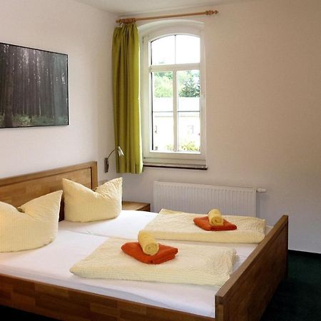 Pension Und Ferienwohnung Am Teich 施莱茨 外观 照片